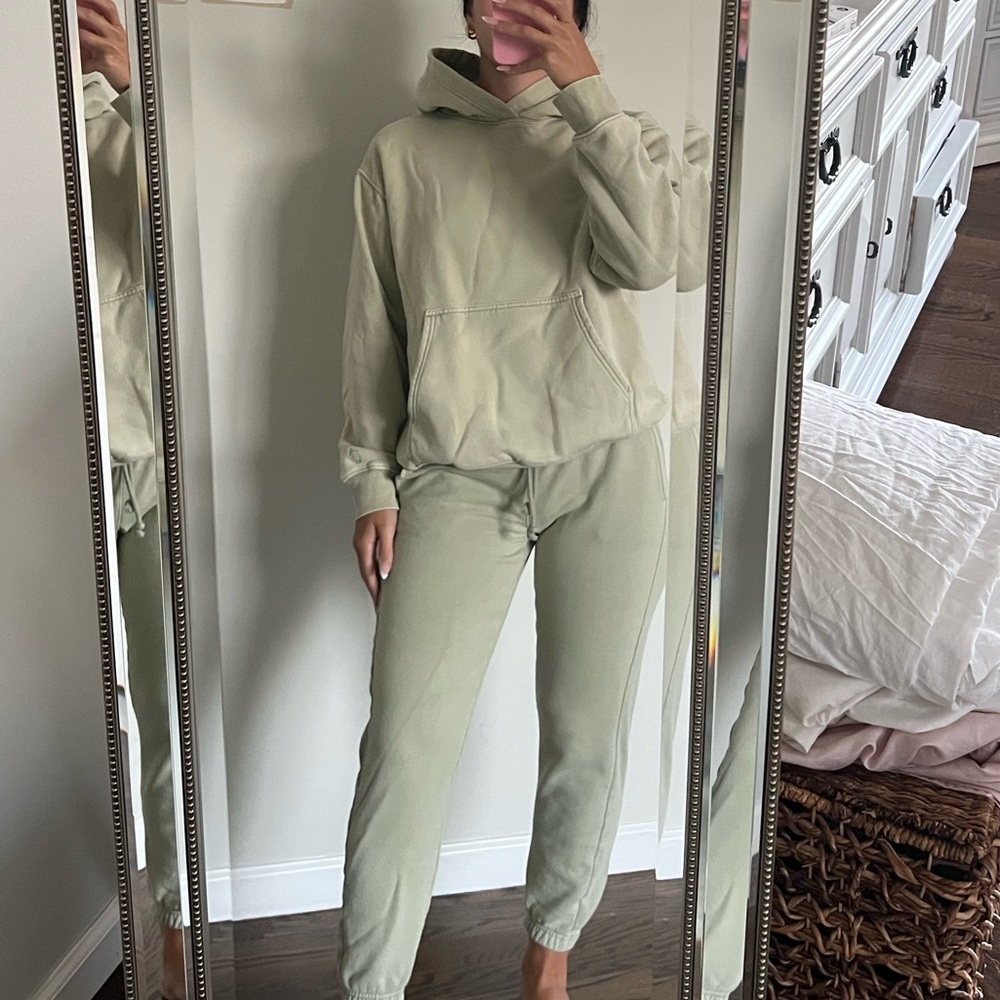 Aritzia Tna Sweatset